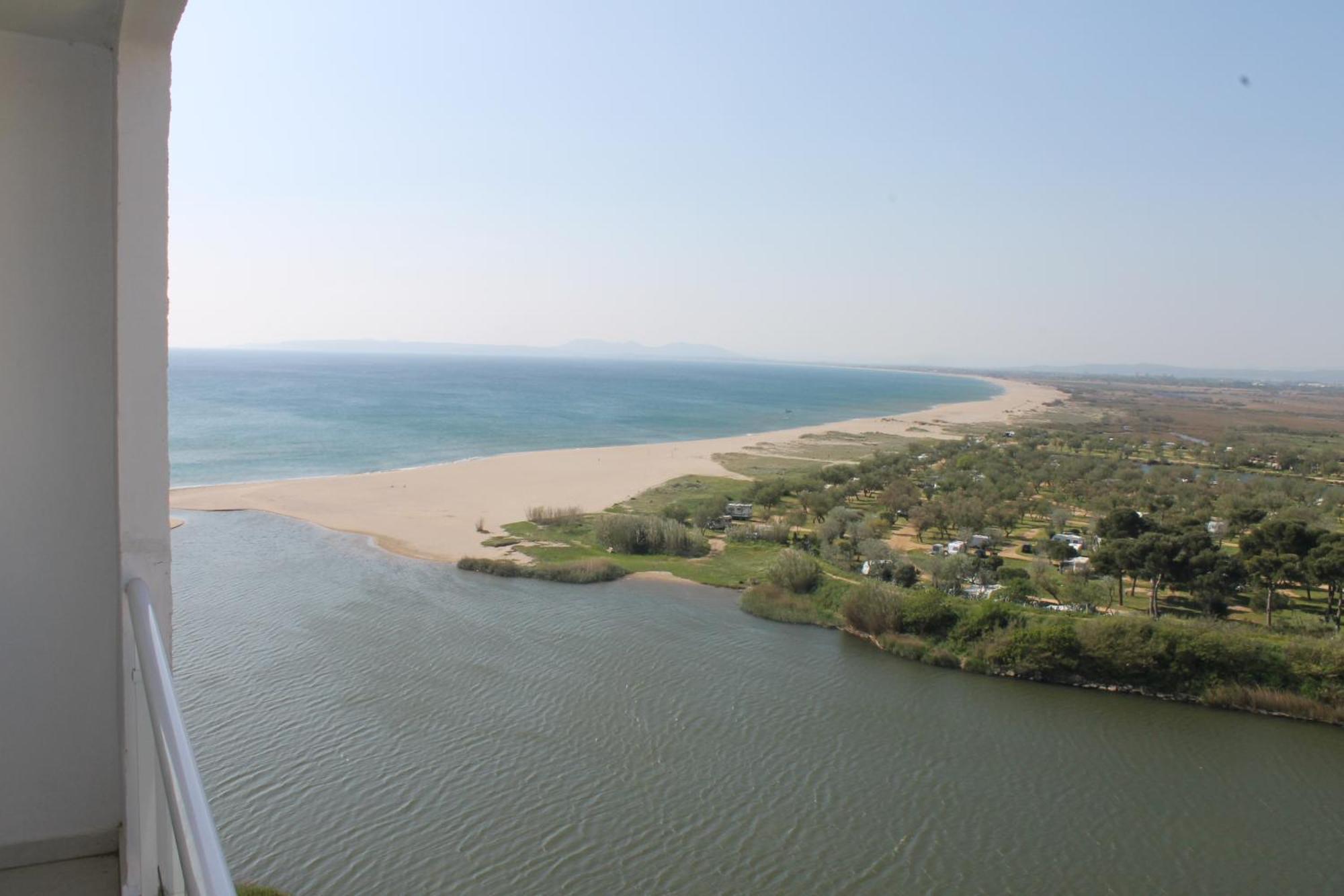 Apartamento De Dos Habitaciones Con Vistas Al Mar Empuriabrava Bagian luar foto